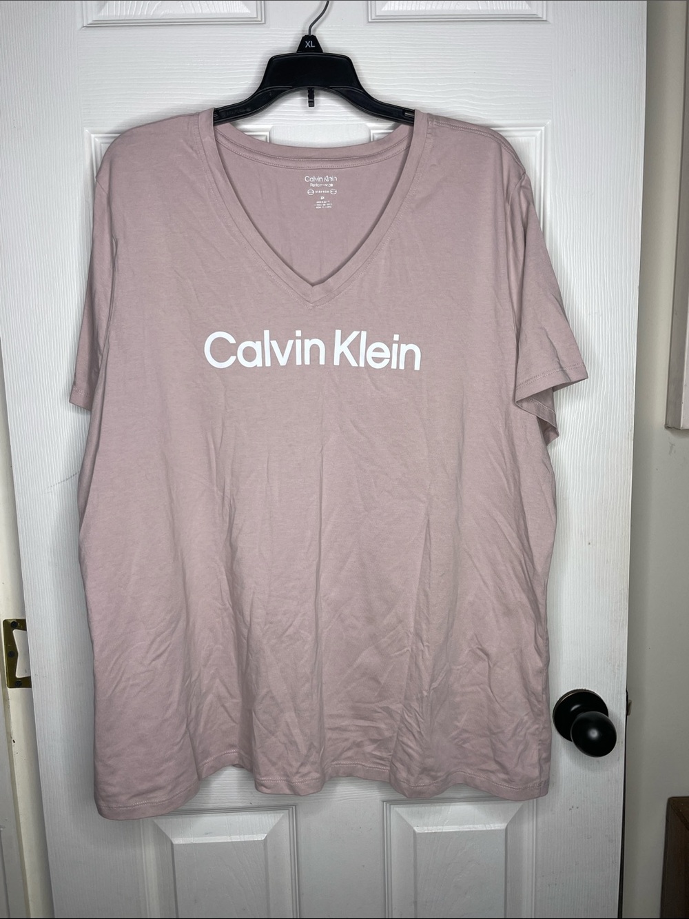 Calvin Klein Light Mauve Pink Logo V-Neck Tee. Size 3X